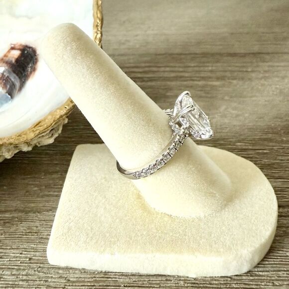 Sterling Silver 5 ct Cubic Zirconia Baguette Ring Size 6.5 - Picture 3 of 6